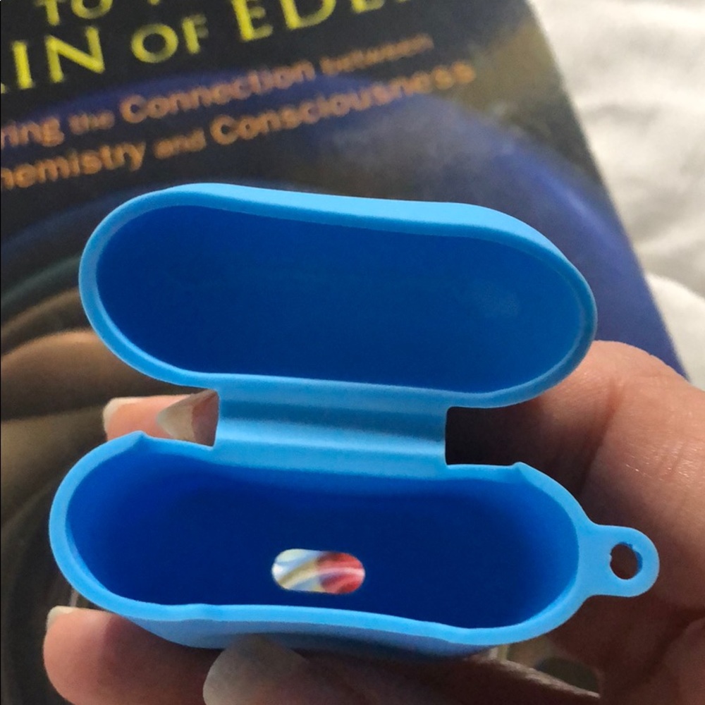 AirPods Case🤑 - Picture 3 of 3